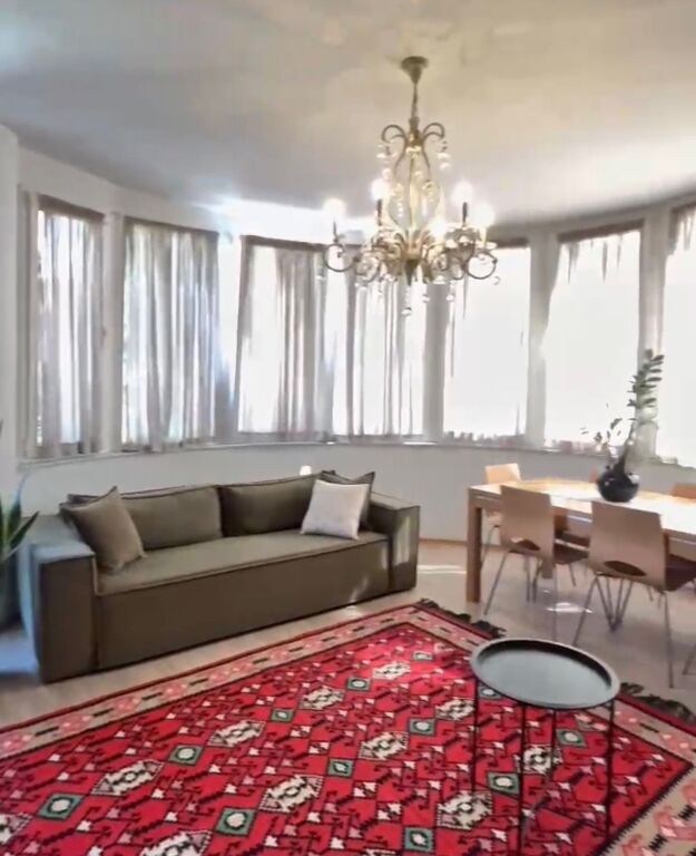 Shitet apartament 3+1+2 tek Hipoteka!