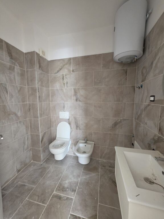 shitet apartament 2+1,1800 euro/m2,sauk i vjeter,kati 2