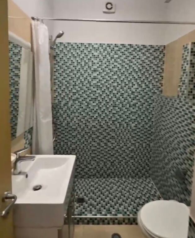 Shitet apartament 3+1+2 tek Hipoteka!