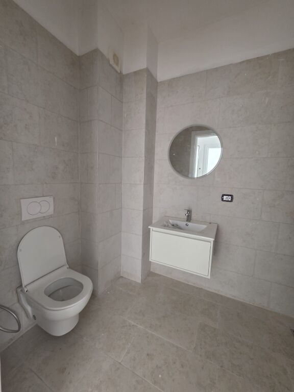 shitet apartament 1+1,1800 euro/m2,sauk i vjeter,kati 2