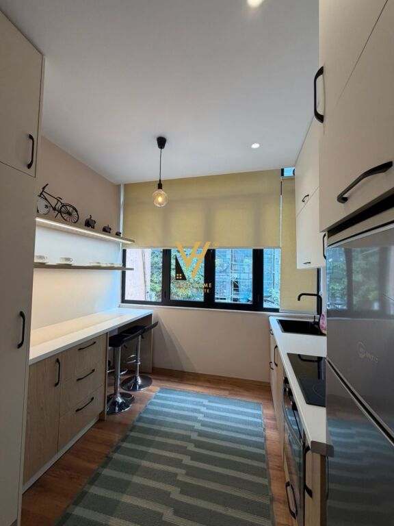 JEPET APARTAMENT 2+1 ME QERA TE BLLOKU 1.300 EURO
