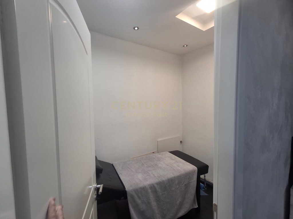 BUSINESS FOR SALE “Nails, Hair &amp; Make Up Beauty Salon” at the Ballet School!