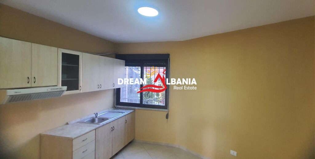 Business premises for rent on Kavajes Street near the Center (ID 42611534)