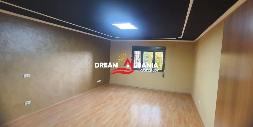 Business premises for rent on Kavajes Street near the Center (ID 42611534)