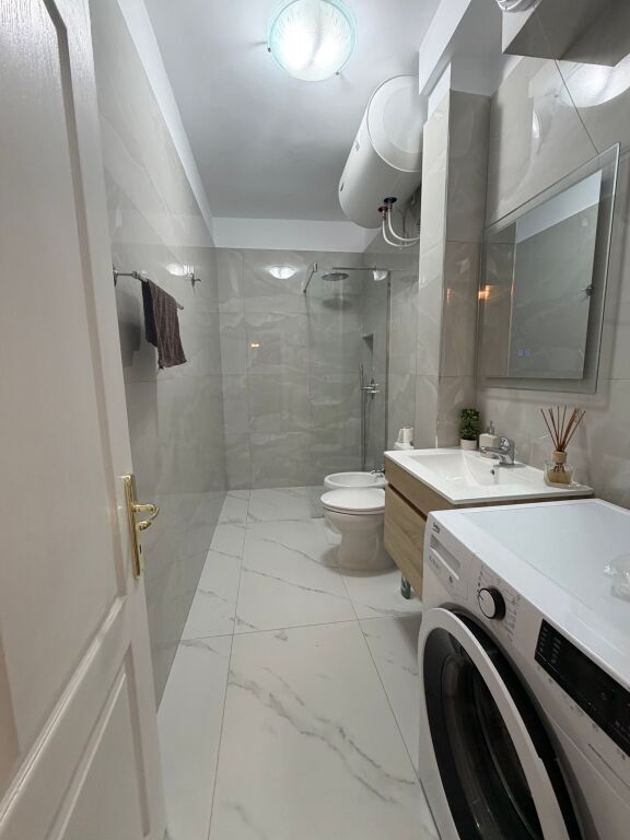 Jepet apartament 2+1 me qira  Pazari i Ri ,Qender