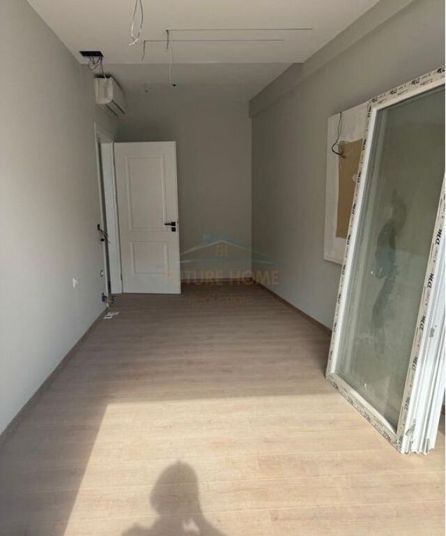 Shitet, Apartament 1+1, 5 Maji, Tirane.