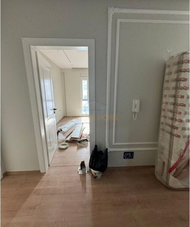 Shitet, Apartament 2+1, 5 Maji, Tirane.