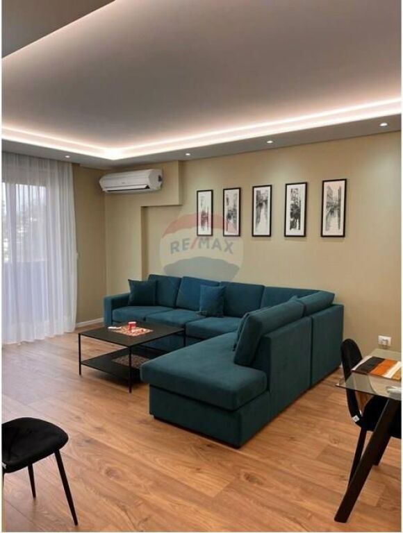Ofrohet apartament per qira tek Liceu Artistik,tek Rrugica e Sales, Rruga e Elbasanit.
