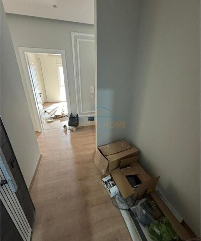 Shitet, Apartament 2+1, 5 Maji, Tirane.