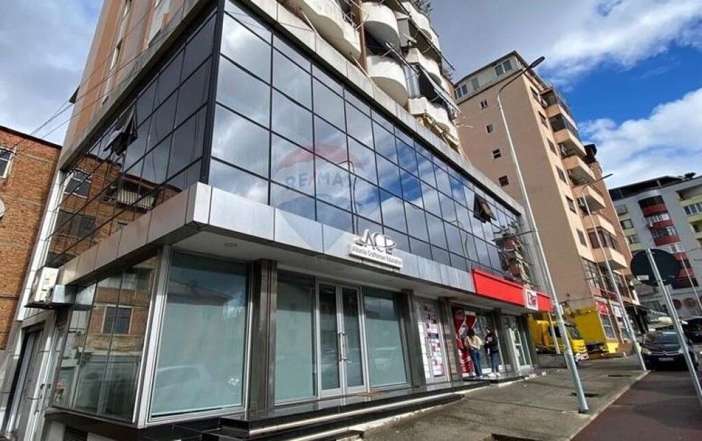 ESCLUSIVO SPAZIO COMMERCIALE IN AFFITTO KINOSTUDIO  ID:530261057-323