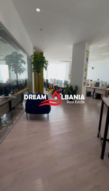 Negozio in vendita sulla strada ad Astir a Tirana (ID 4171629)