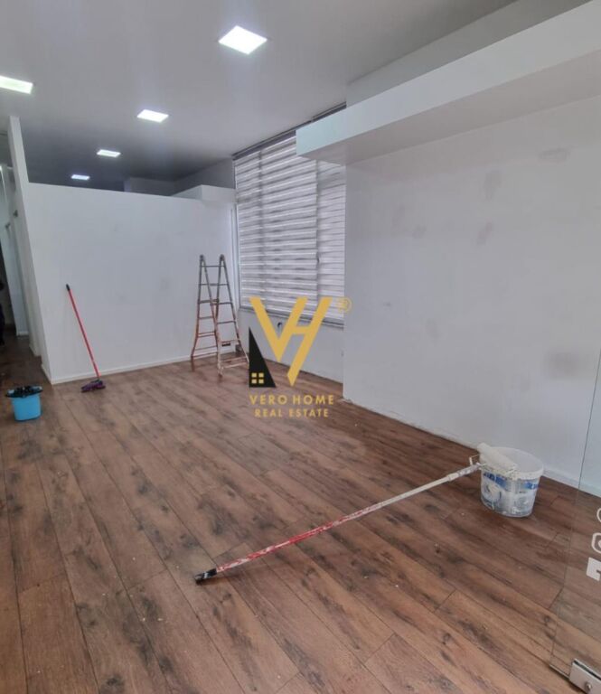 LOCALE COMMERCIALE 50 M2 IN AFFITTO A MYSLYM SHYR 60.000 LEKE