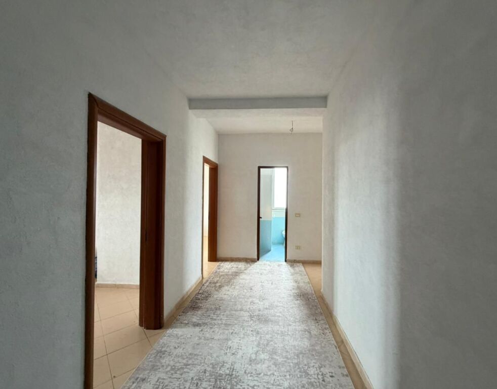 Shitet Apartament 2+1+2 ballkone me  pamje deti