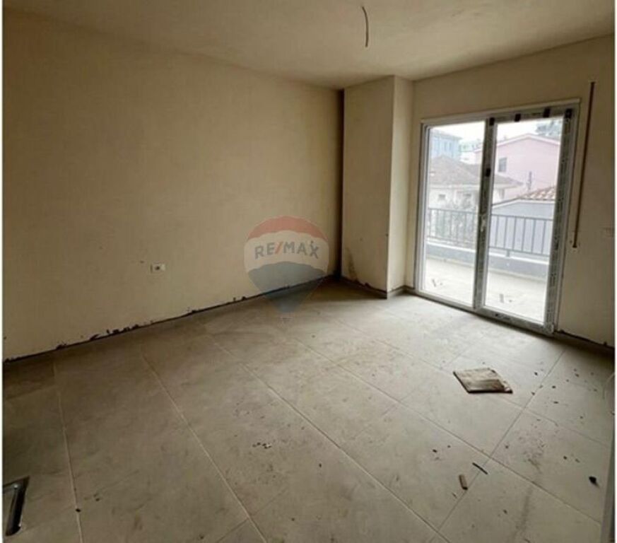 Apartament 2+1+2 për shitje – Zona 5 Maji