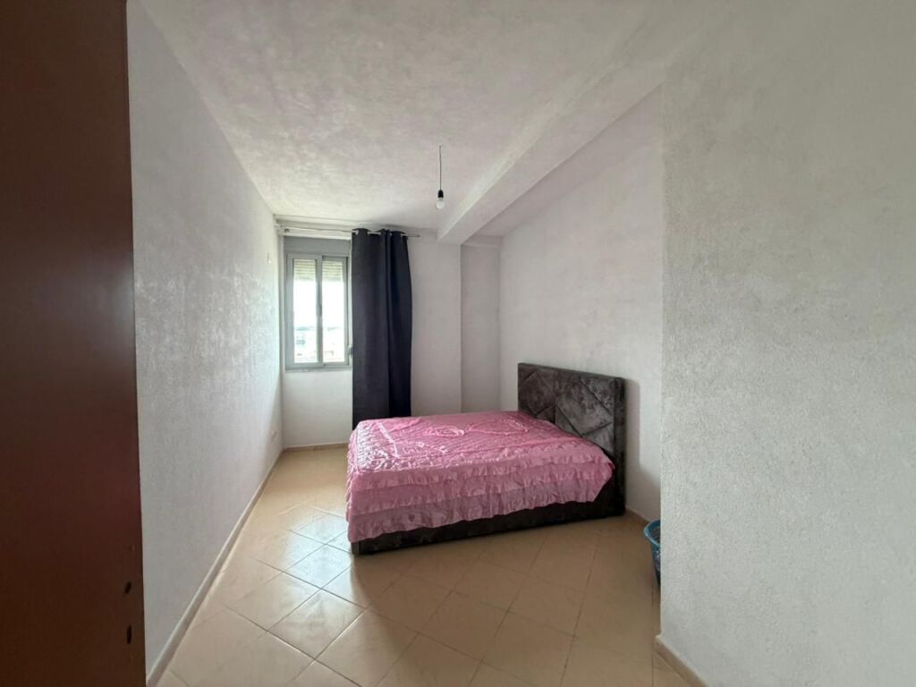 Shitet Apartament 2+1+2 ballkone me  pamje deti