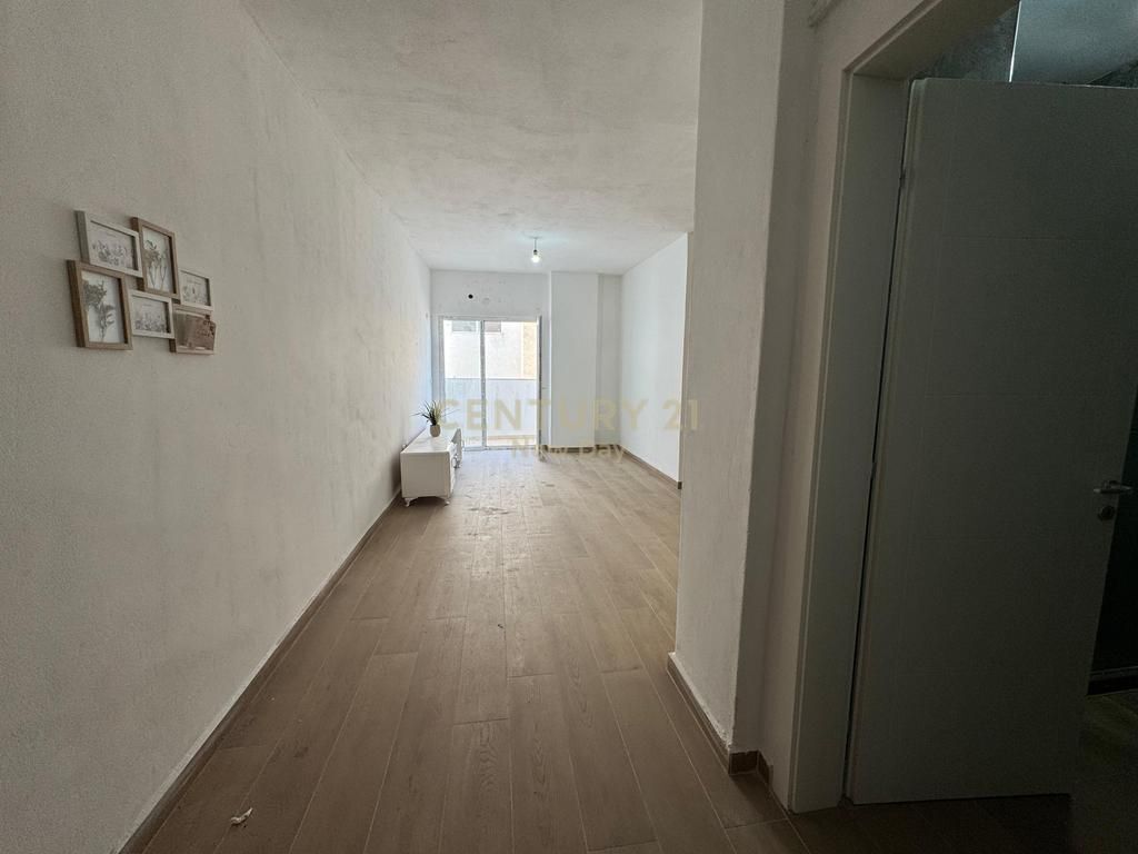 Shitet Apartament 1+1 në Spitalle – Pallat i Ri me Ashensor ! 60.000 Euro