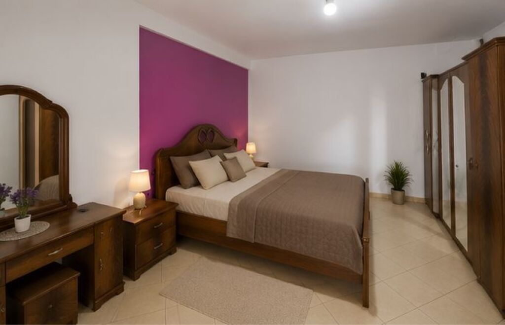 Near the Palace with the arrow, a 2+1 apartment is for rent.