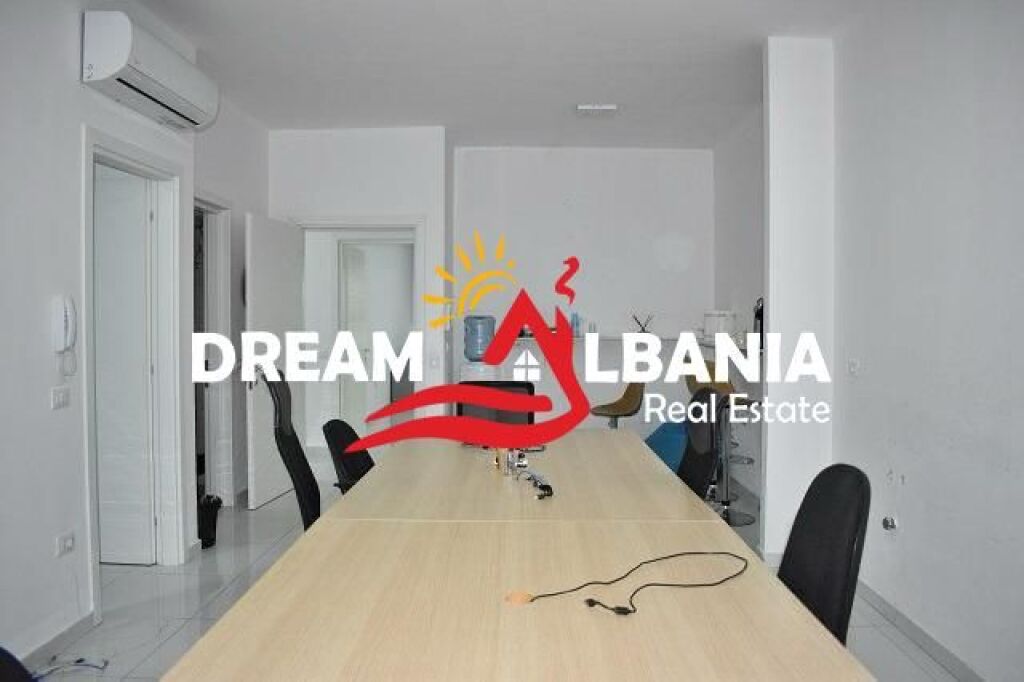 Ufficio in affitto presso Komuna Parisit, Complesso Kika 2 a Tirana (ID 4261600)