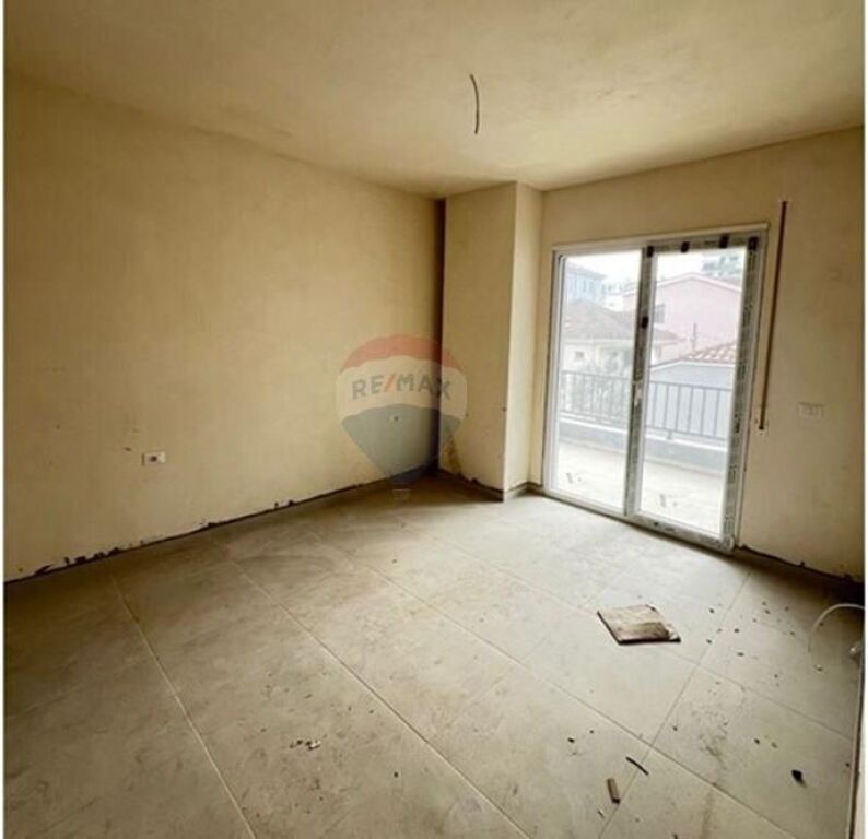 Apartament 2+1+2 për shitje – Zona 5 Maji