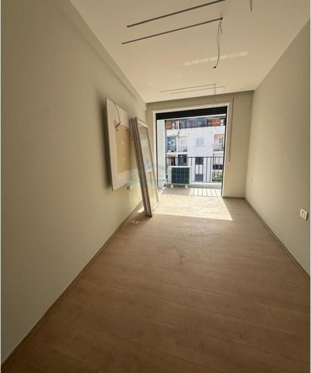 Shitet, Apartament 1+1, 5 Maji, Tirane.