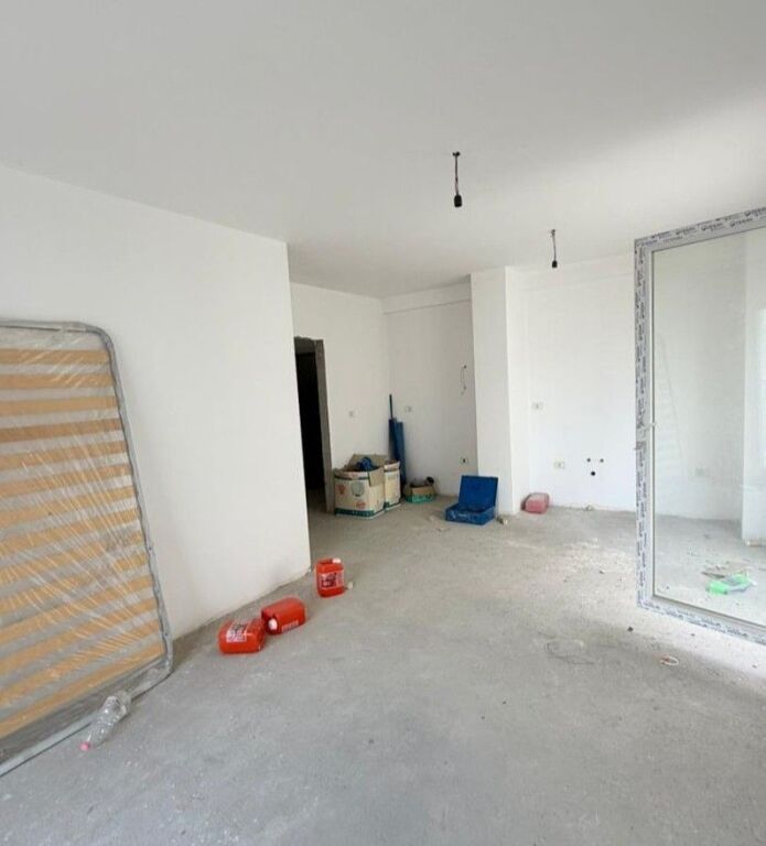 Appartamento 2+1 con veranda in vendita presso Niku Konstruksion