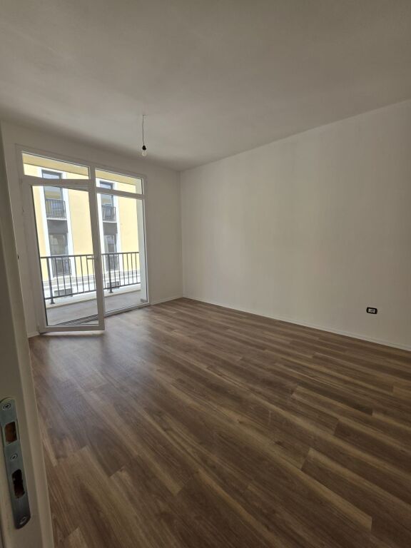 shitet apartament 1+1,1800 euro/m2,sauk i vjeter,kati 2