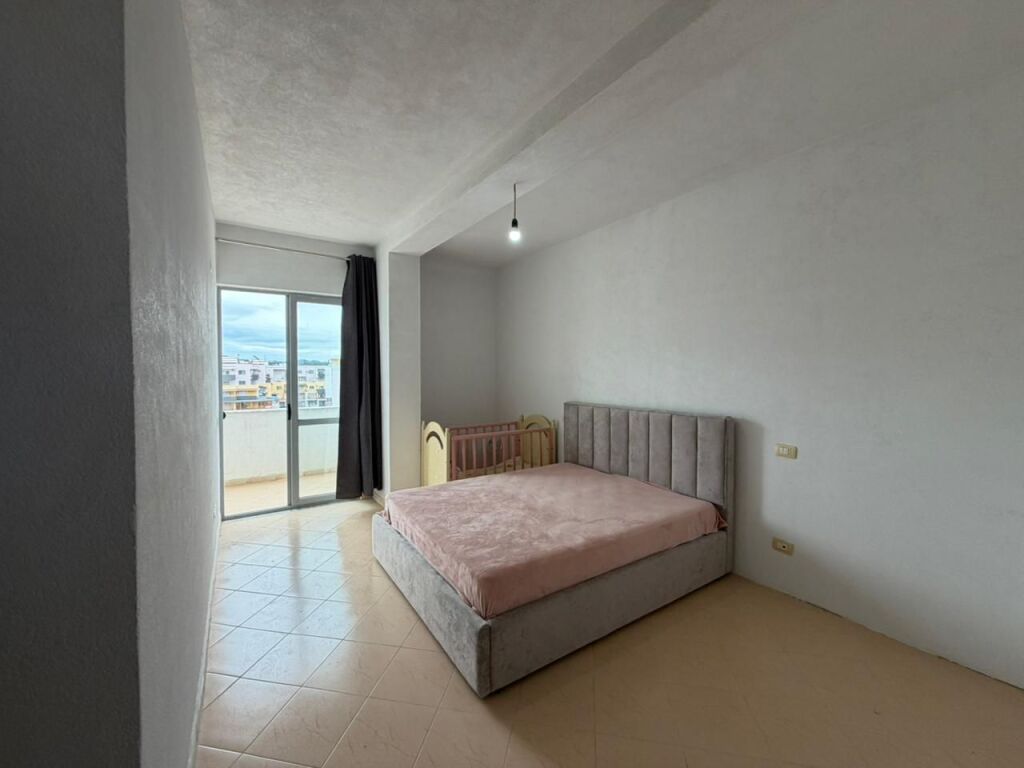 Shitet Apartament 2+1+2 ballkone me  pamje deti