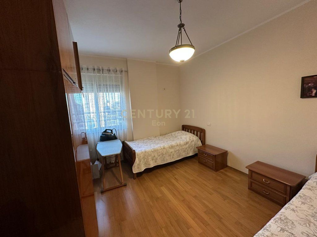 Apartament 2+1+2 për Qira në Qender te Durresit, tek Kazazi!