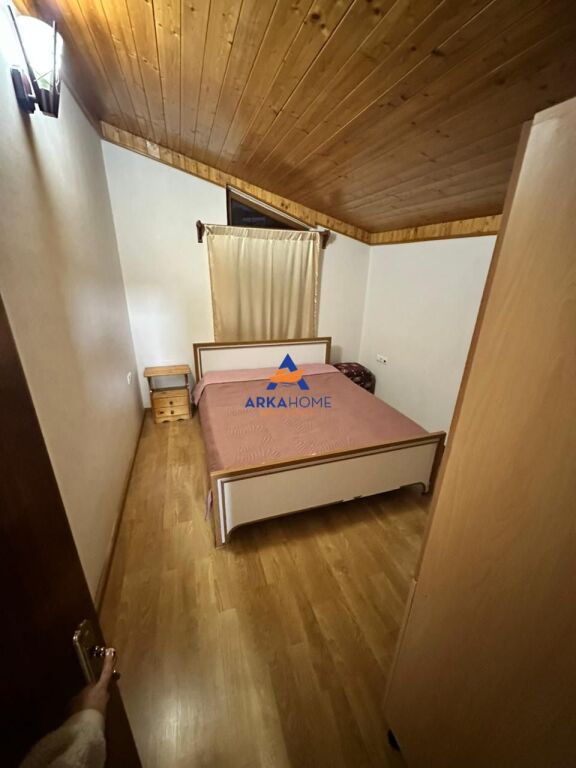 JEPET APARTAMENT ME QERA 2+1 + VERANDË "RRUGA ELBASANIT" 450 EURO