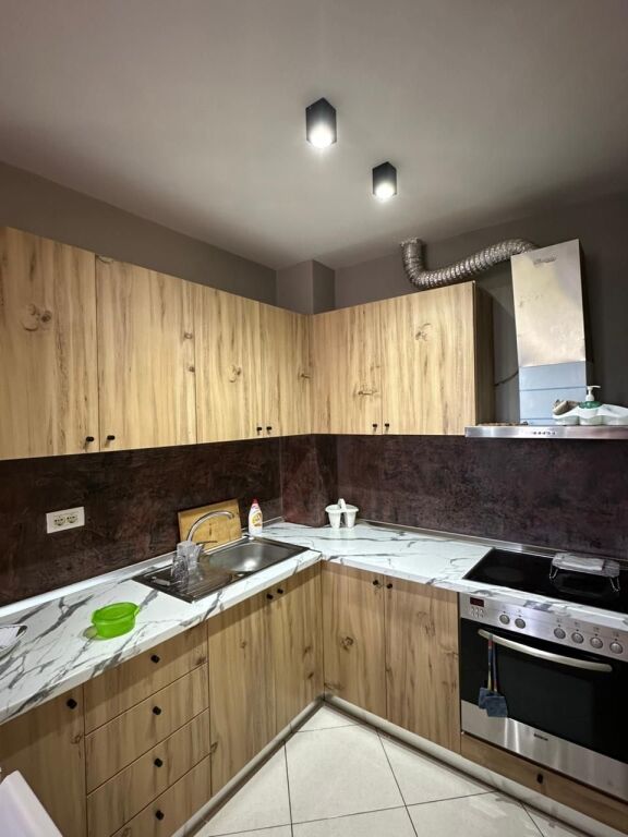 Jepet me Qira Apartament 3+1 - Kopshti Botanik