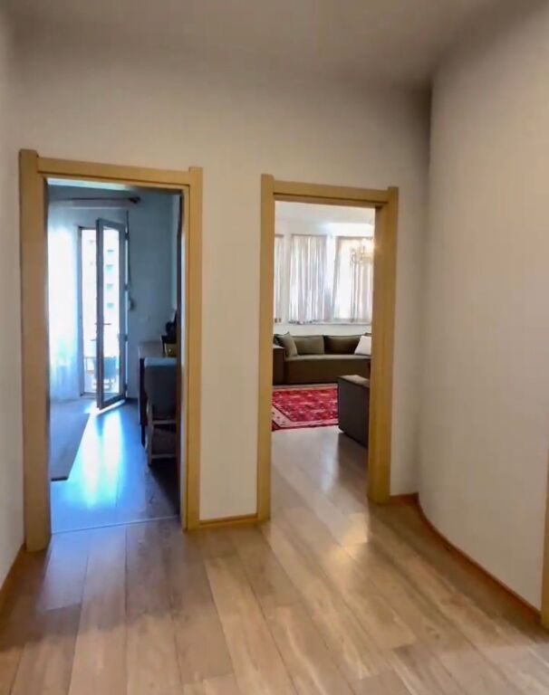 Shitet apartament 3+1+2 tek Hipoteka!