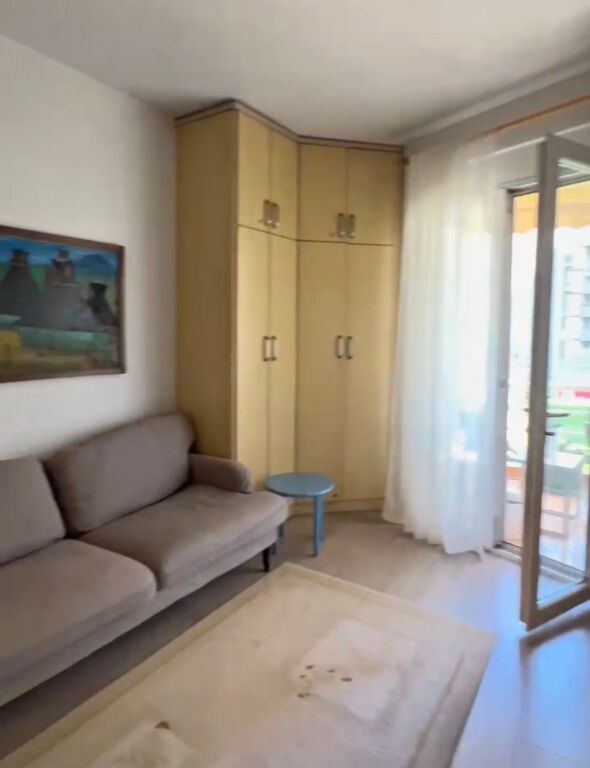 Shitet apartament 3+1+2 tek Hipoteka!