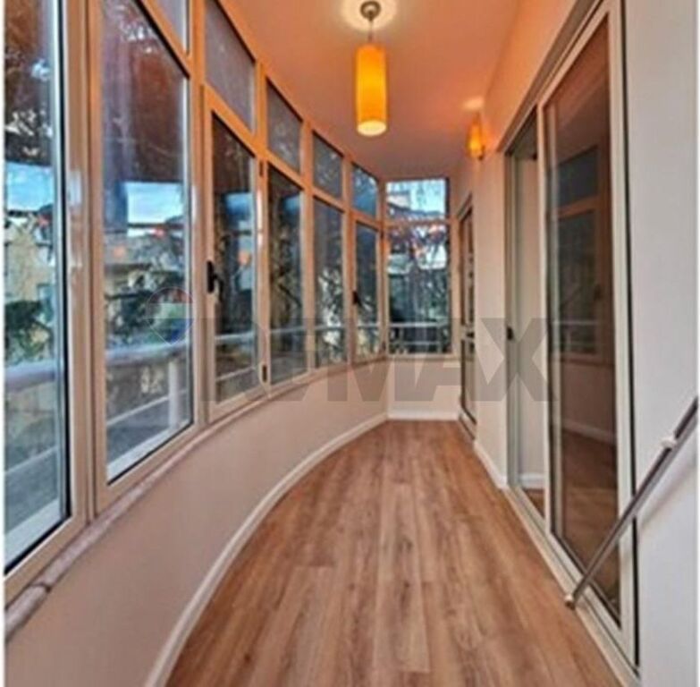 Shitet apartament 2+1 tek Mine Peza