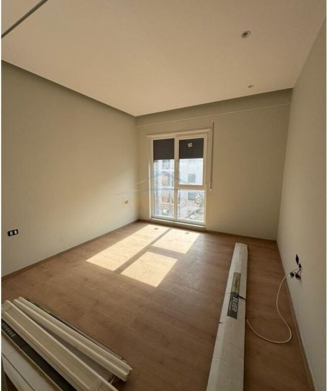 Shitet, Apartament 2+1, 5 Maji, Tirane.
