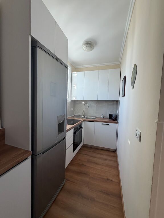 Jepet apartament 2+1 me qira  Pazari i Ri ,Qender