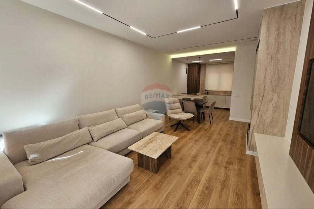 Apartament 2+1 per qira tek Liqeni i Thate!