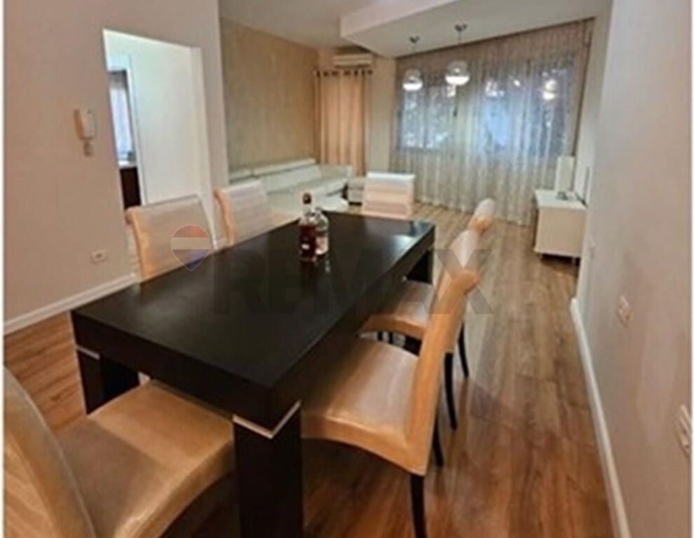 Shitet apartament 2+1 tek Mine Peza