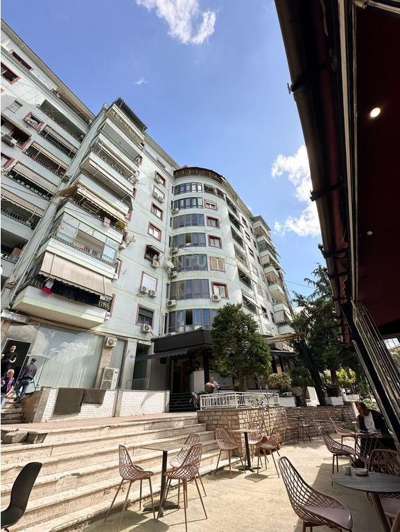 Kompleksi Grand, Tregu Elektrik - Shitet 1+1 59m2 + 10m2 Verande
