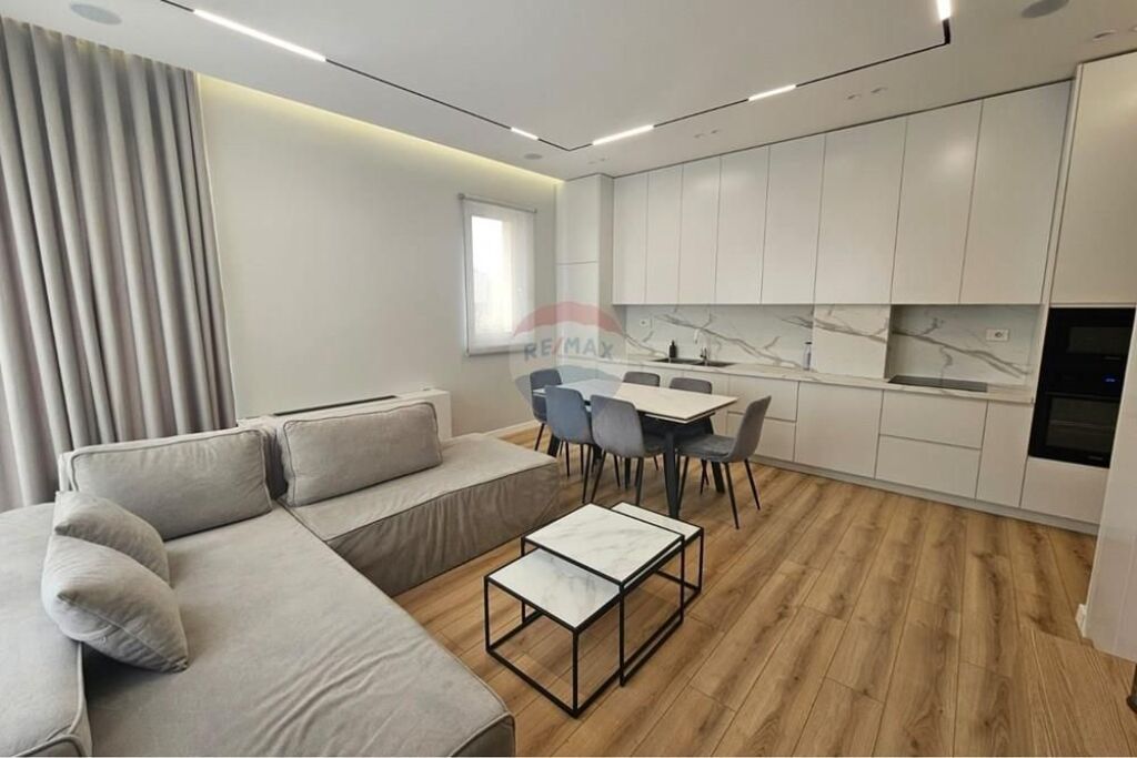 Apartament 3+1 per qira tek Liqeni i Thate!