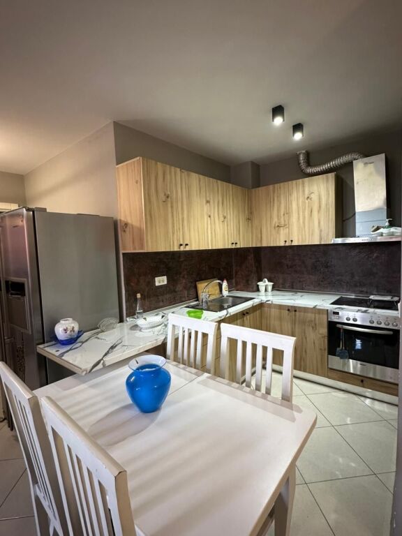 Jepet me Qira Apartament 3+1 - Kopshti Botanik