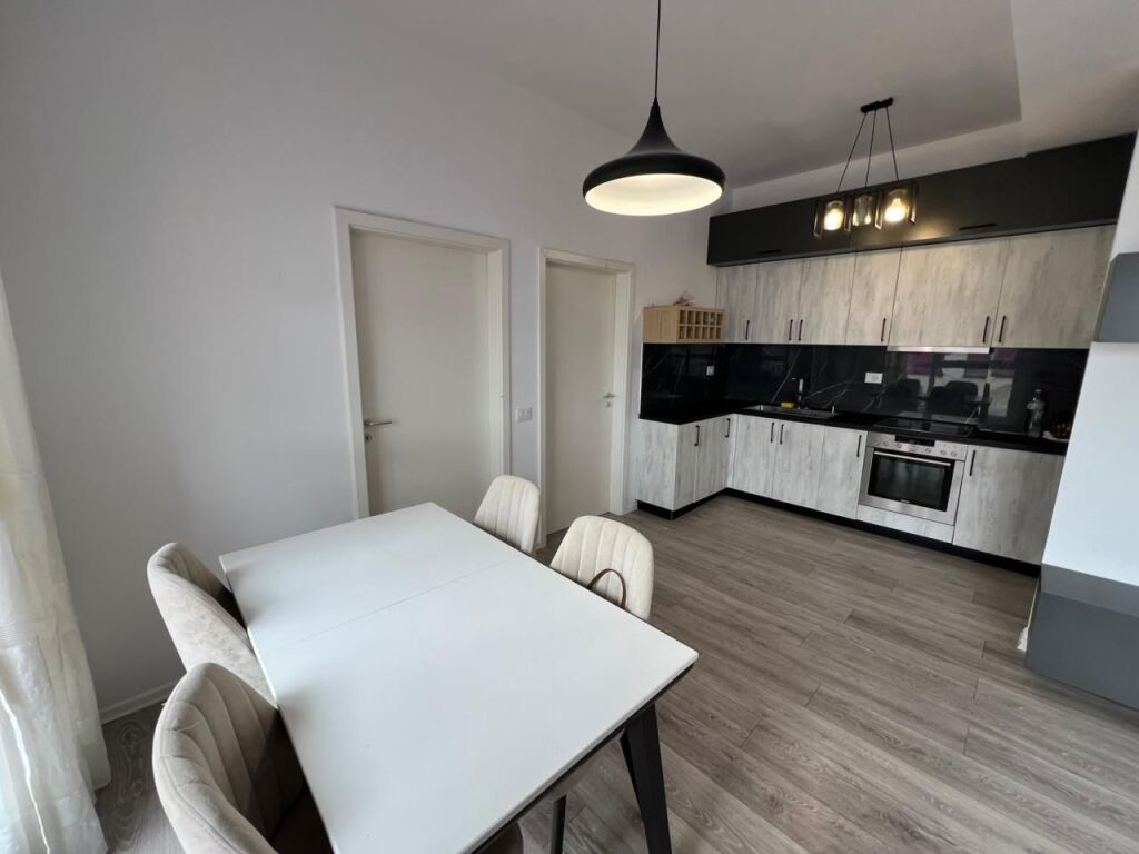 Apartment 2+1 for rent at Kompleksi Mangalem in Ali Demi.