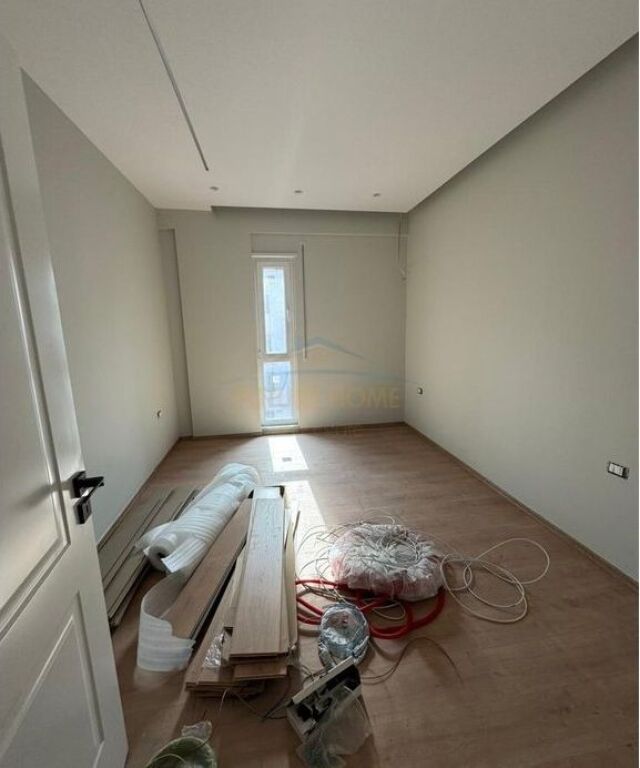 Shitet, Apartament 2+1, 5 Maji, Tirane.
