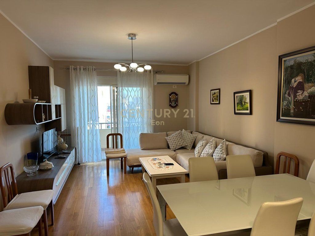 Apartament 2+1+2 për Qira në Qender te Durresit, tek Kazazi!