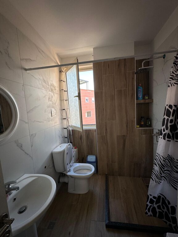 Jepet me Qira Apartament 3+1 - Kopshti Botanik