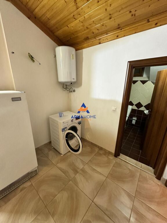JEPET APARTAMENT ME QERA 2+1 + VERANDË "RRUGA ELBASANIT" 450 EURO