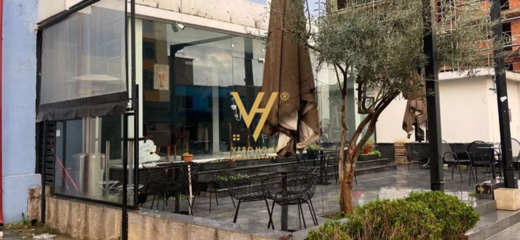 LOCALE COMMERCIALE 139 M2 IN AFFITTO A KINOSTUDIO 1.300 EURO