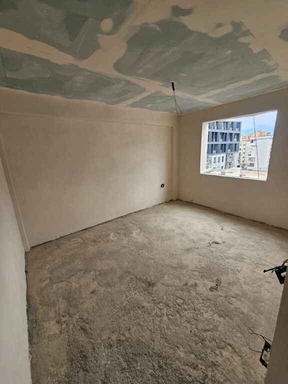 🏡 SHITET APARTAMENT 2+1 PALLAT EGZISTUES, PRANE BLU STAR , DURRES