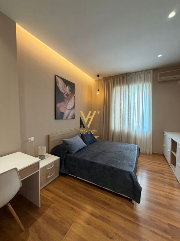 JEPET APARTAMENT 2+1 ME QERA TE BLLOKU 1.300 EURO