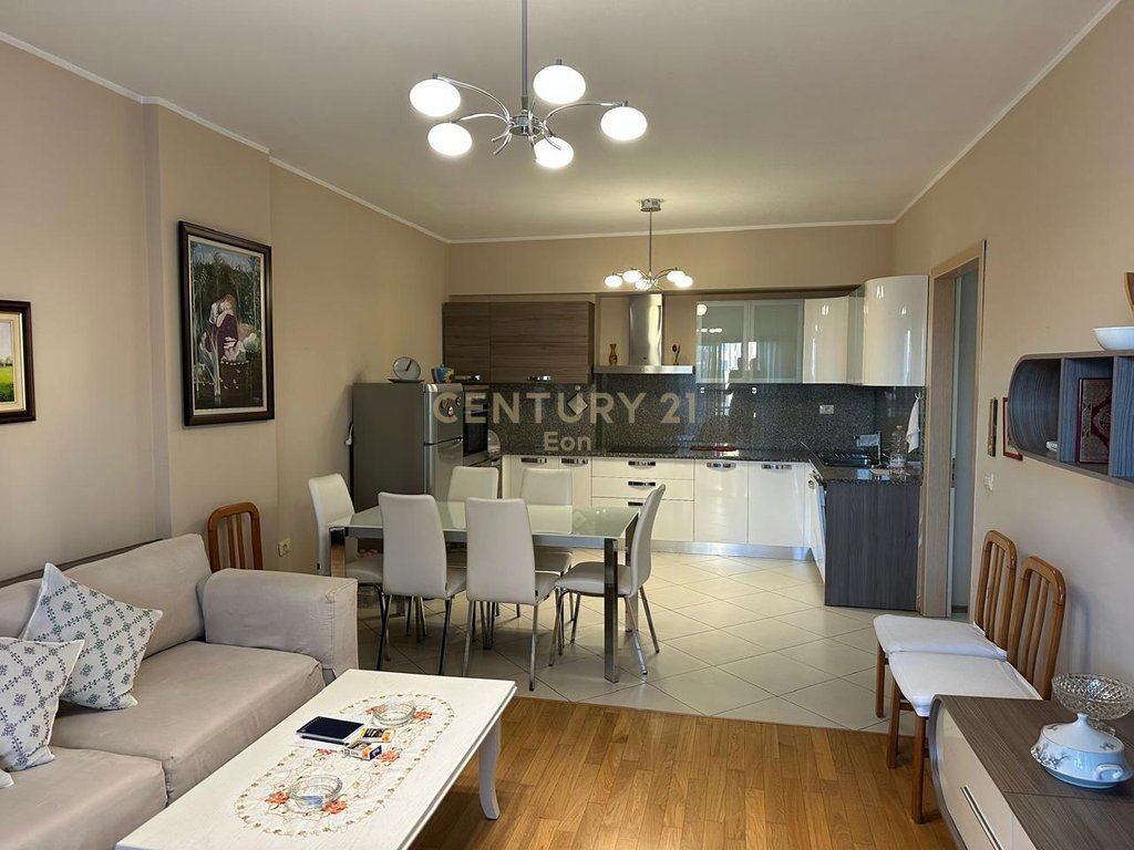 Apartament 2+1+2 për Qira në Qender te Durresit, tek Kazazi!