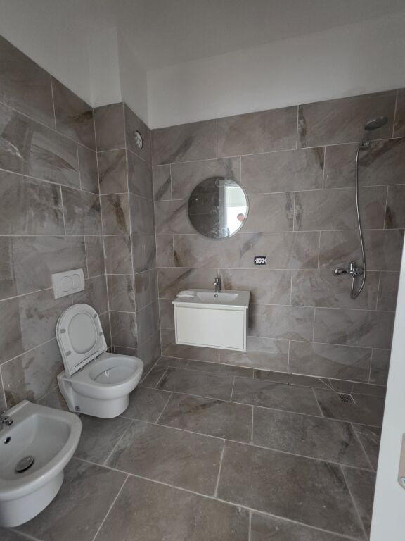 Shitet Apartament 2+1 në Sauk i Vjetër,1800€/m²,kati 2
